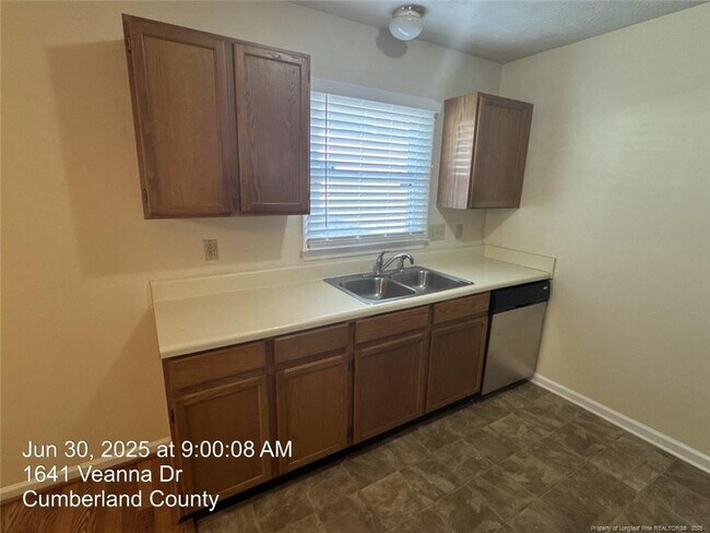 Building Photo - 1641 Veanna Dr