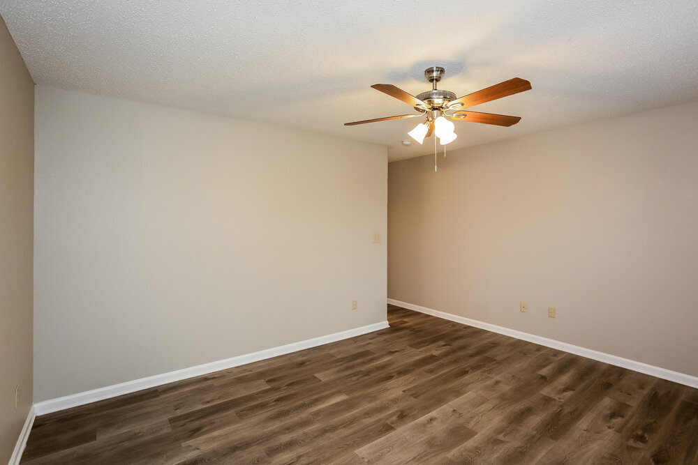 Building Photo - 279 Brookview Dr