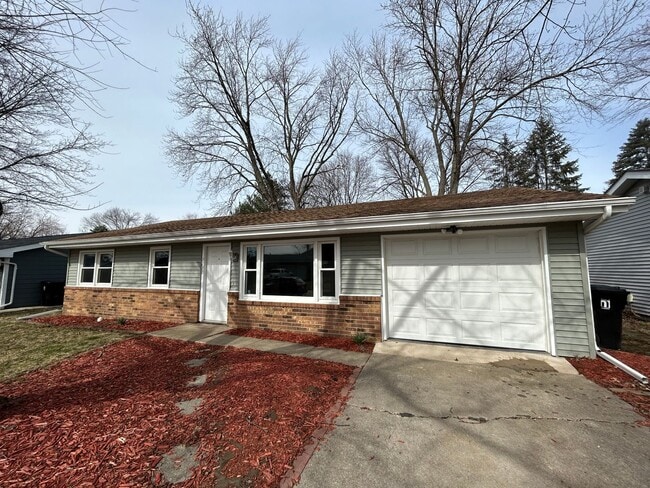 Primary Photo - 3 Bedroom, 1 Bathroom Home!