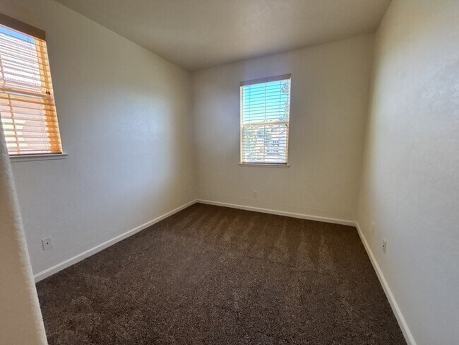 Building Photo - 9402 Vintner Cir