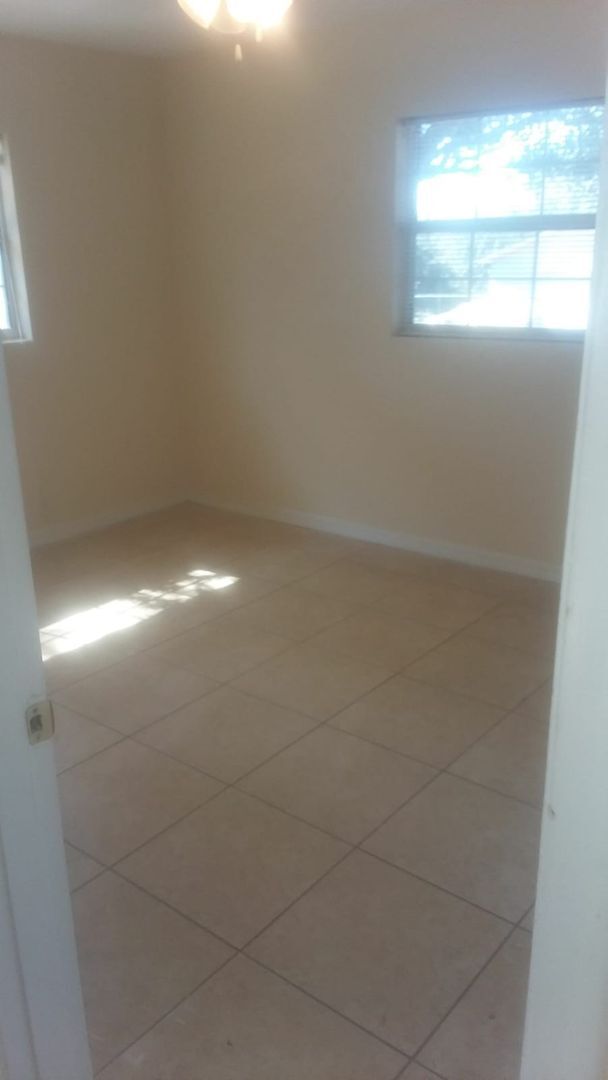 Building Photo - 169 Dahlia Dr