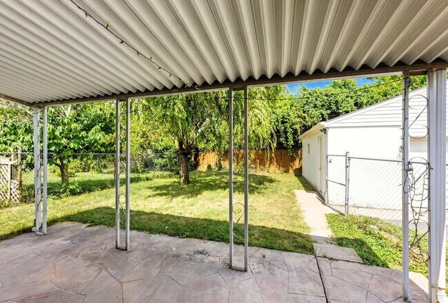 Building Photo - 3938 Halsey Pl