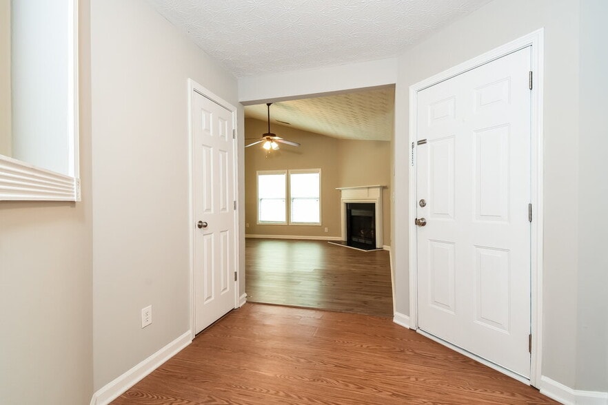 Building Photo - 210 Winterbury Dr