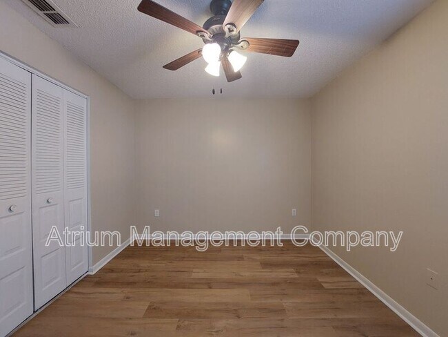 Building Photo - 1906 Crystal Grove Dr