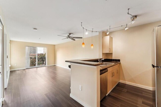 Building Photo - 1 bedroom in Seattle WA 98104