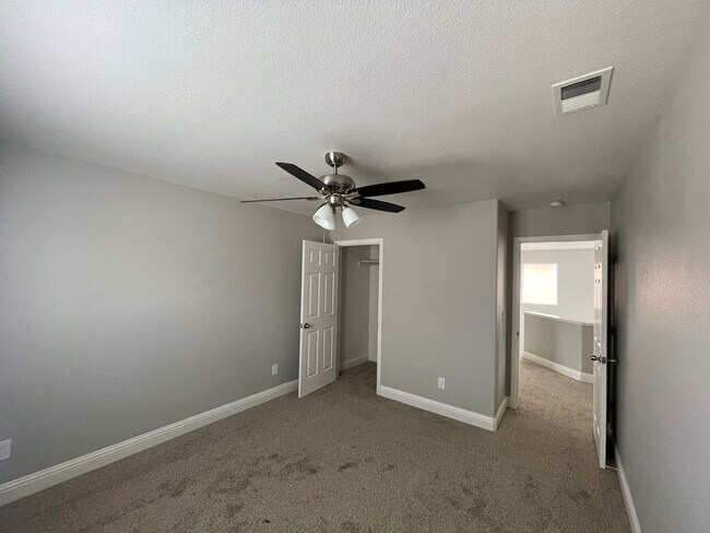 Building Photo - Beautiful 4 Bedroom 3 Bathroom with a pool