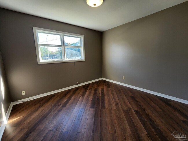 Building Photo - 3052 Creighton Rd