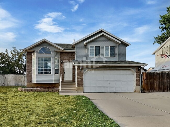 Building Photo - 1365 E 150 S