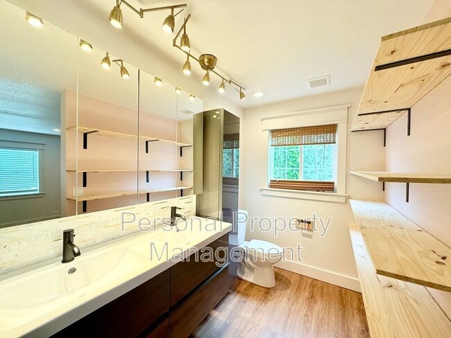 Building Photo - 1335 I St