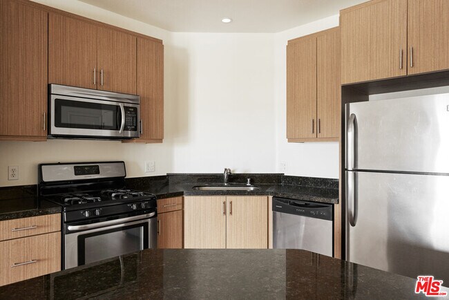 Building Photo - 1408 W Washington Blvd