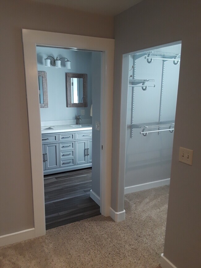Looking into Master bath & walk-in closet - 608 Elefa St