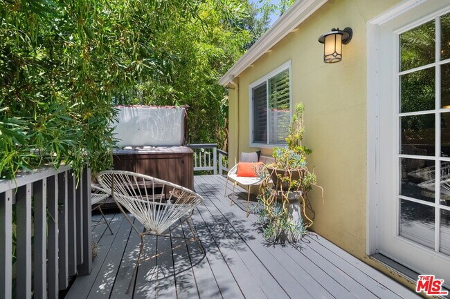 Building Photo - 16684 Calneva Dr