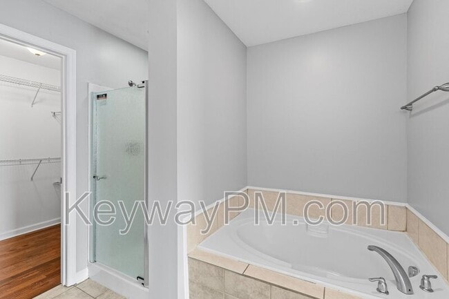 Building Photo - 2207 River Park Ct
