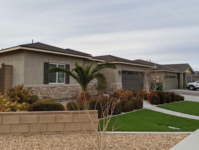 Building Photo - Beautiful 4 bed, 2.5 bath home AVAILABLE for RENT February 15th, 2026!