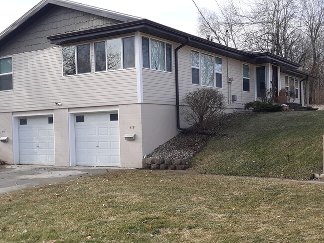 Building Photo - 915 Garfield Ave