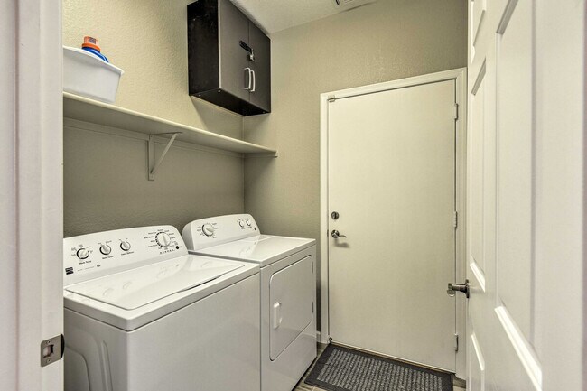 Building Photo - 8226 S Hidden Trail Ct