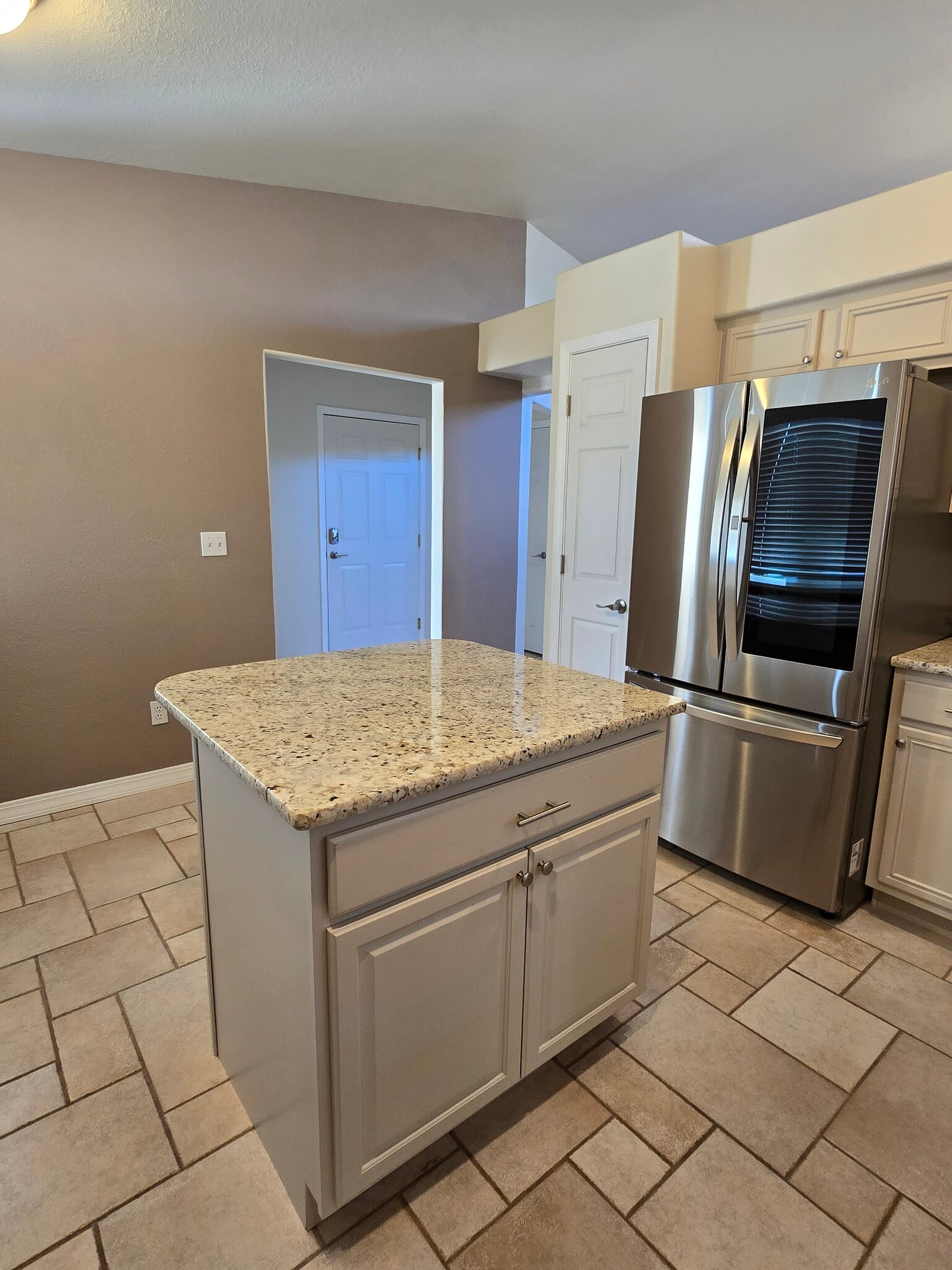 Kitchen_04 - 726 W Tyrolean Ct