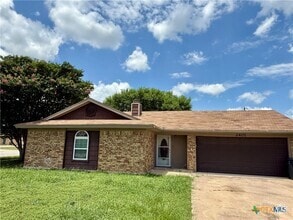 Building Photo - 2401 Ridglea Ct