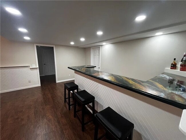 Building Photo - 4 bedroom 2 Bathroom Luxury Rental!