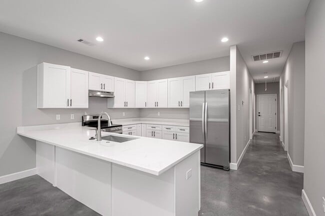 Building Photo - 1621 Wilson Rd