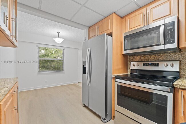 Building Photo - 800 SW 131st Ave