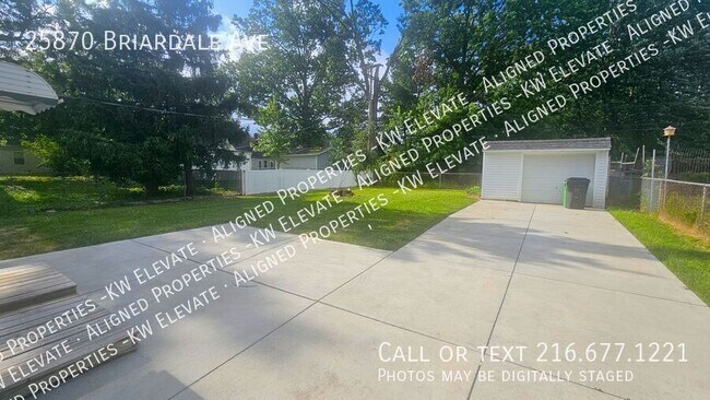 Building Photo - 25870 Briardale Ave