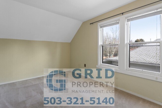 Building Photo - Spacious 3 Bedroom, 2 Bath Craftsman - Creston Park Neighborhood - A Must See!