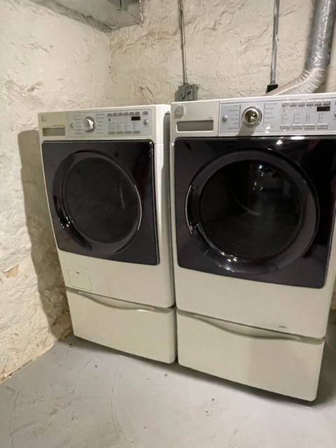 Building Photo - 3754 Tudor Arms Ave