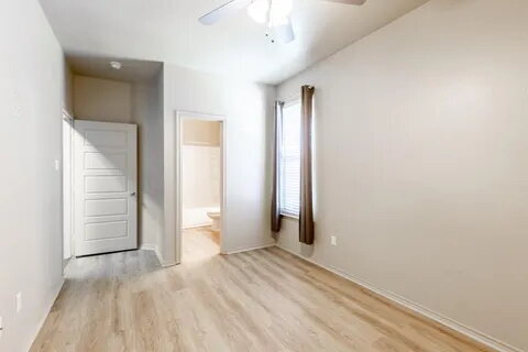 Building Photo - Great 3/3 perfect for roommates and close ...