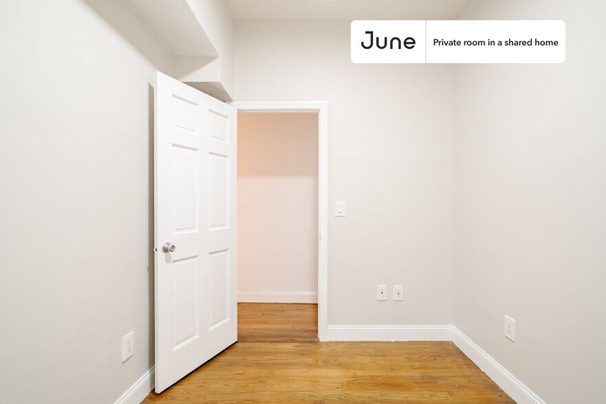 Building Photo - Room in Shared 4 bed/1 bath home