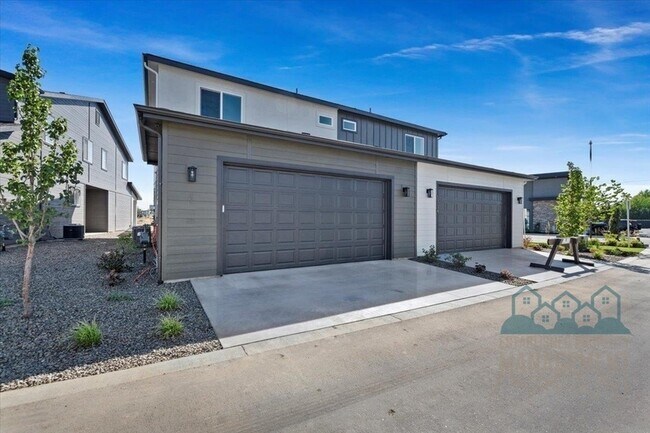 Building Photo - 1740 E State Ave