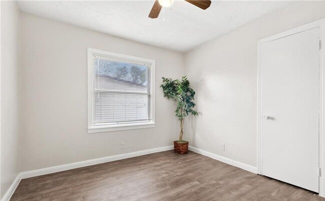 Building Photo - Updated 4-bedroom 2-bathroom home!  Housing accepted!!