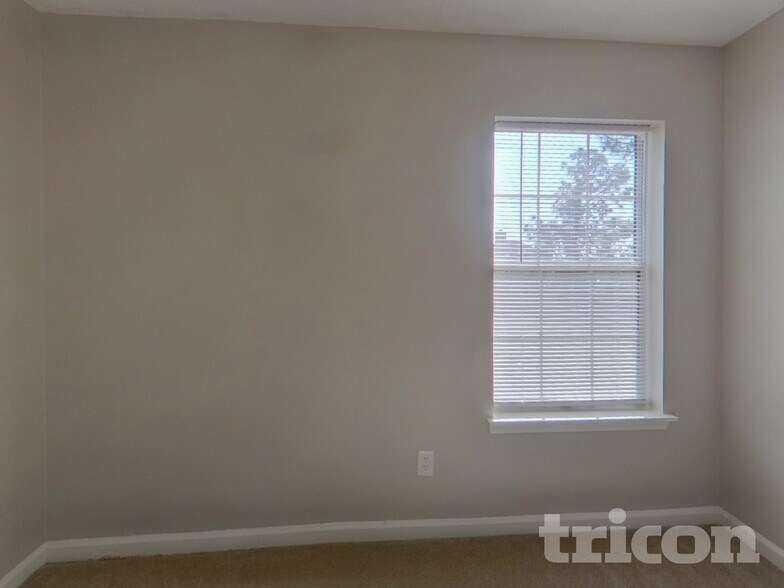 Building Photo - 18 Glen Knoll Ct