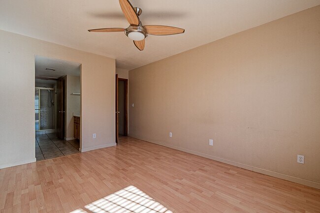 Building Photo - Condo for Rent