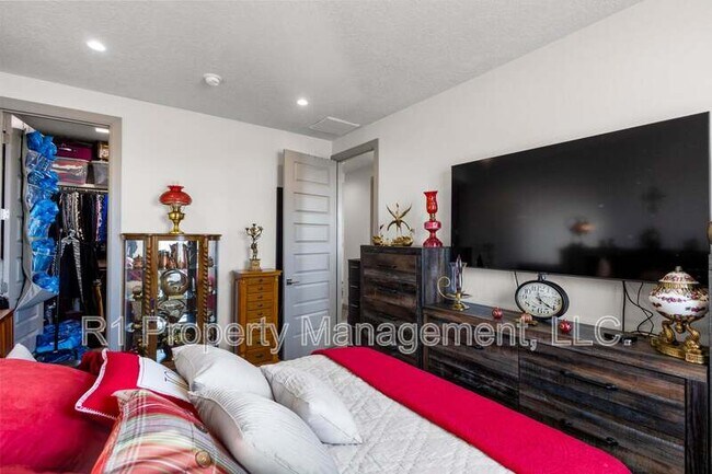 Building Photo - 1551 Corta Corona