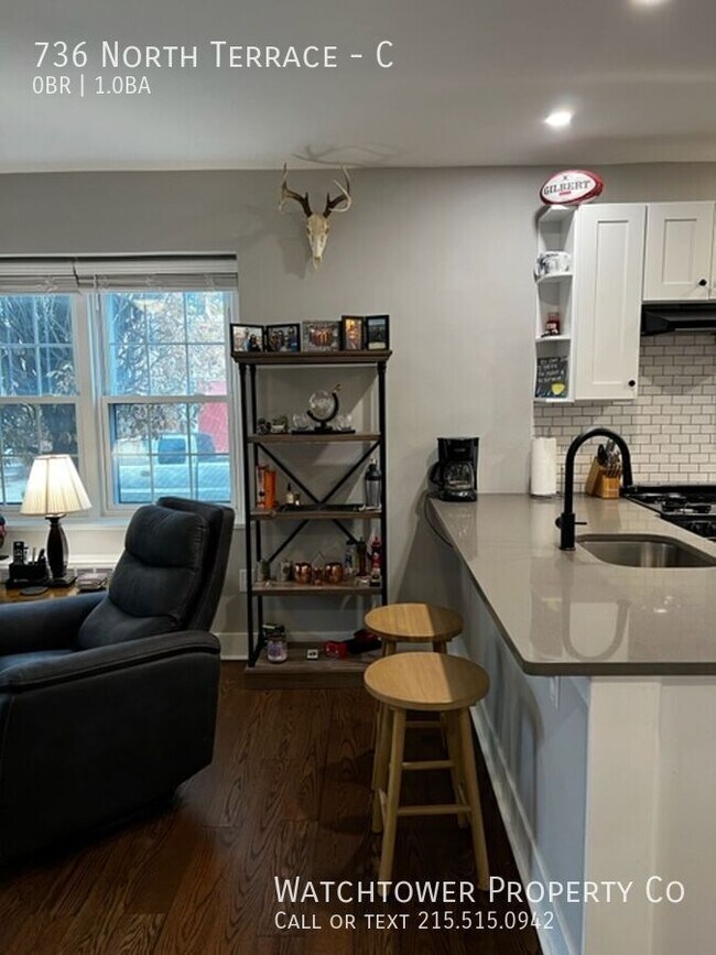 Building Photo - 736 North Terrace