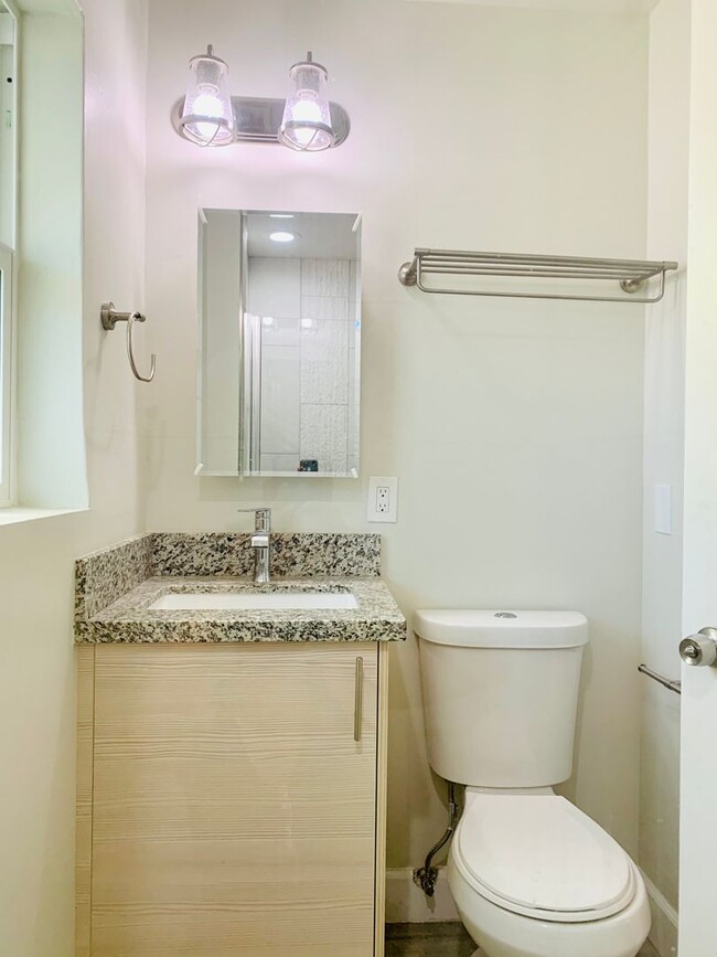 Building Photo - STUDIO APARTMENT AVAILABLE IN THE HEART OF...