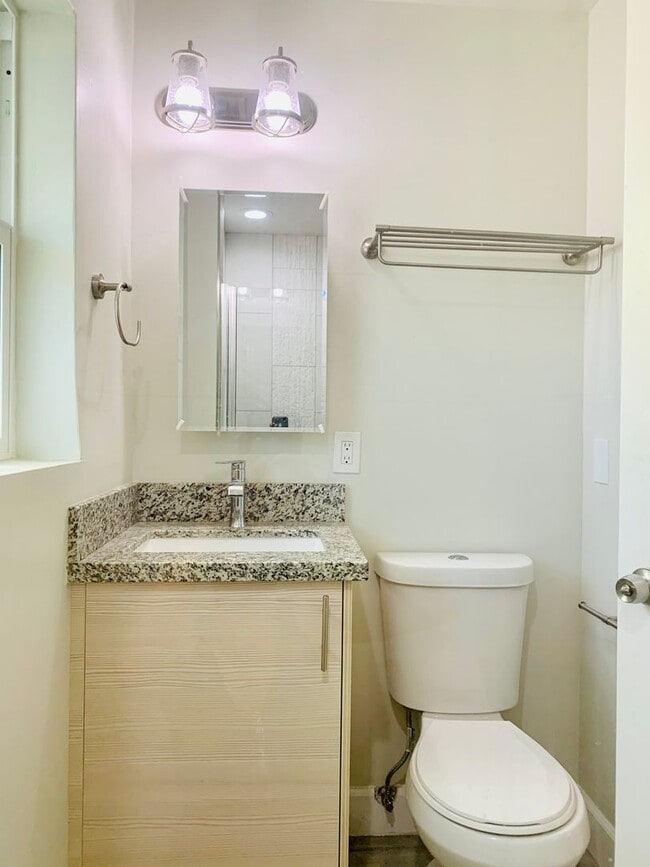 Building Photo - STUDIO AVAILABLE IN THE HEART OF DOWNTOWN LA JOLLA! ONLY $1,700/mo!