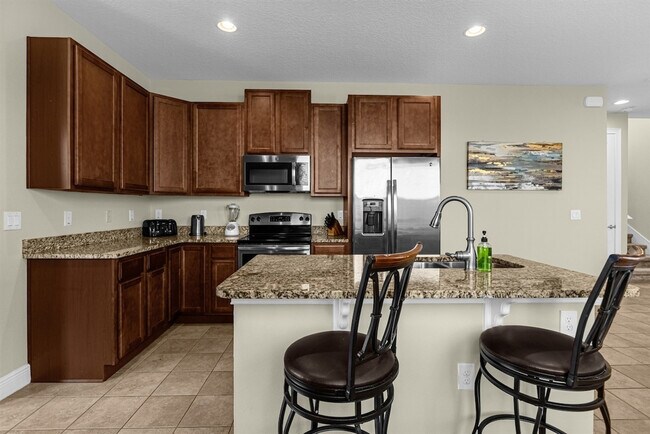 Building Photo - 561 Lasso Dr