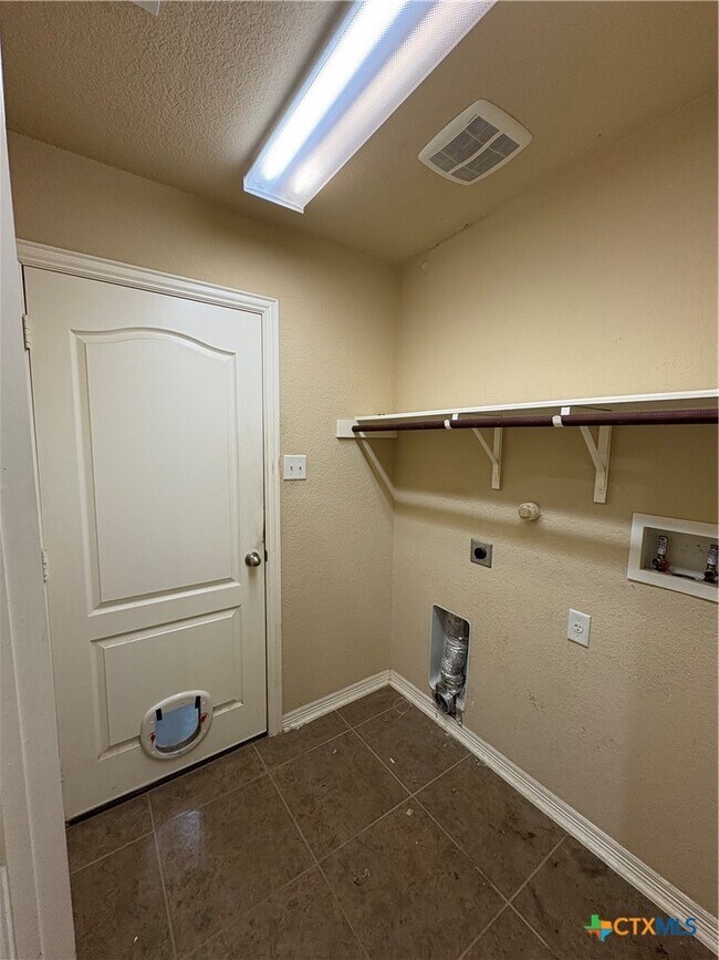 Building Photo - 374 Posey Pass