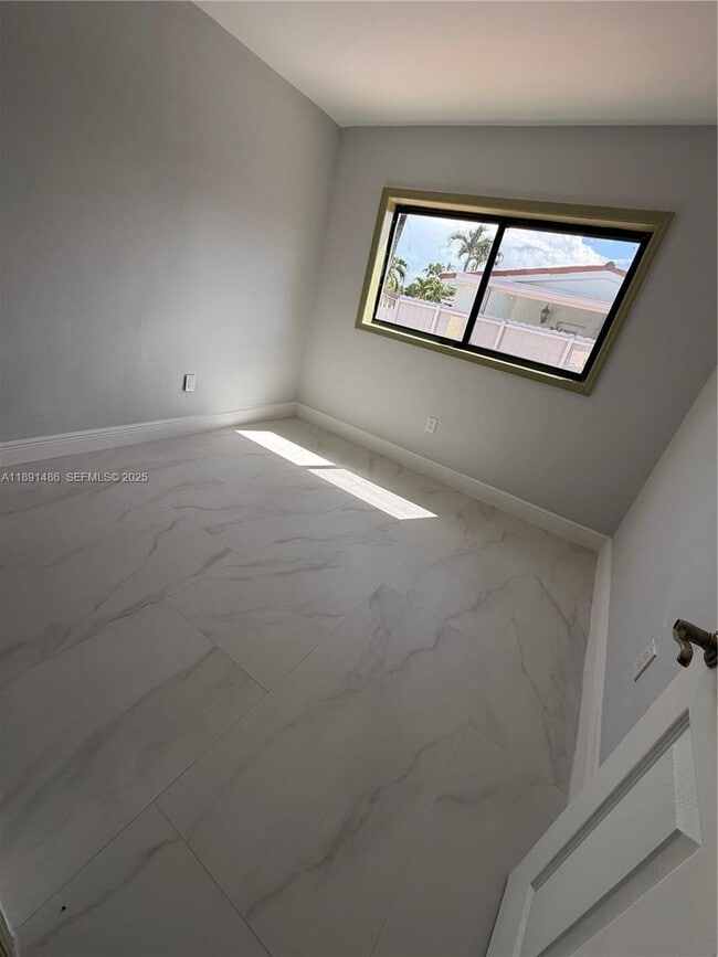 Building Photo - 2120 SW 84th Ave