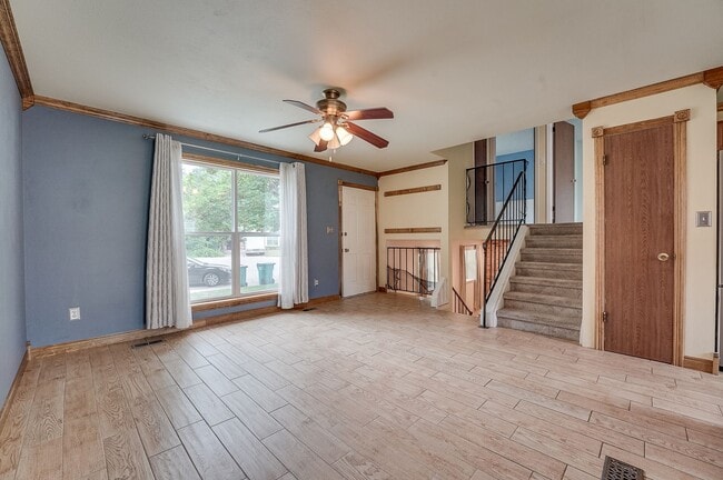 Building Photo - Cul-de-Sac Comfort | Updated Interior + Large Fenced Yard