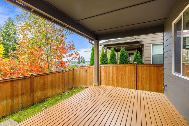 Building Photo - Gorgeous Tons of Upgrades 3 Bedroom Loft &...