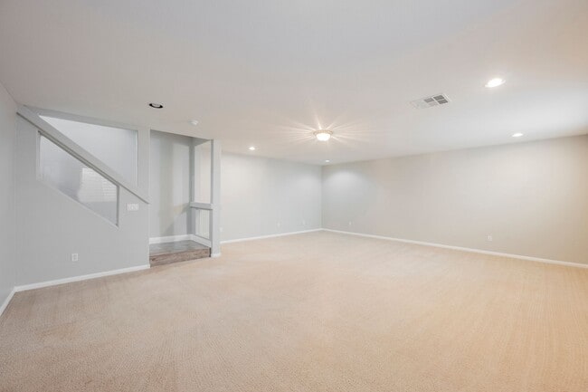 Building Photo - Gorgeous 1 Story Home in Gated Community