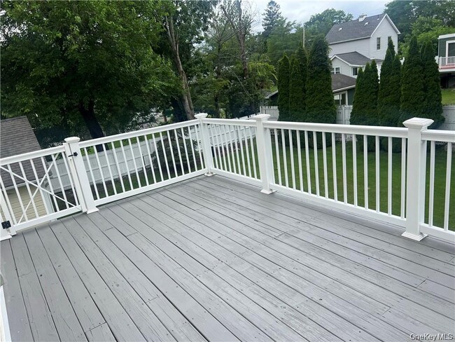 Building Photo - 10 Overlook Ave