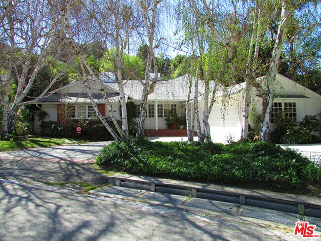 Primary Photo - 4031 Hollyline Ave