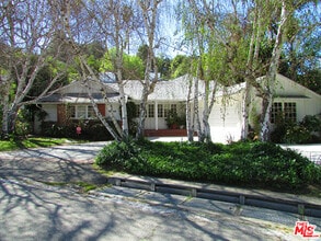 Building Photo - 4031 Hollyline Ave