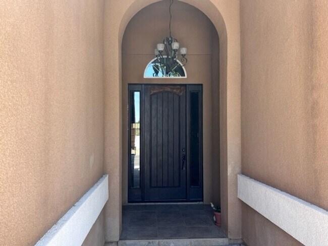 Building Photo - 3BR 2Ba Boat Deep Hightop Garage & Colorado River Views