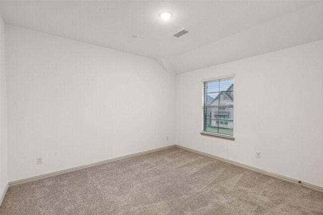 Building Photo - 7135 Buchanan Dr