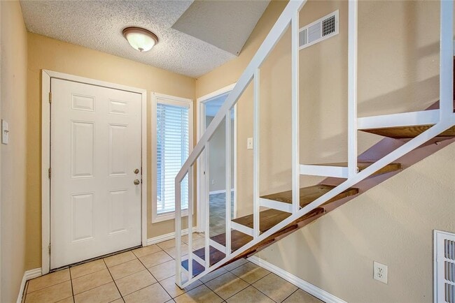 Building Photo - 3121 Park Ln